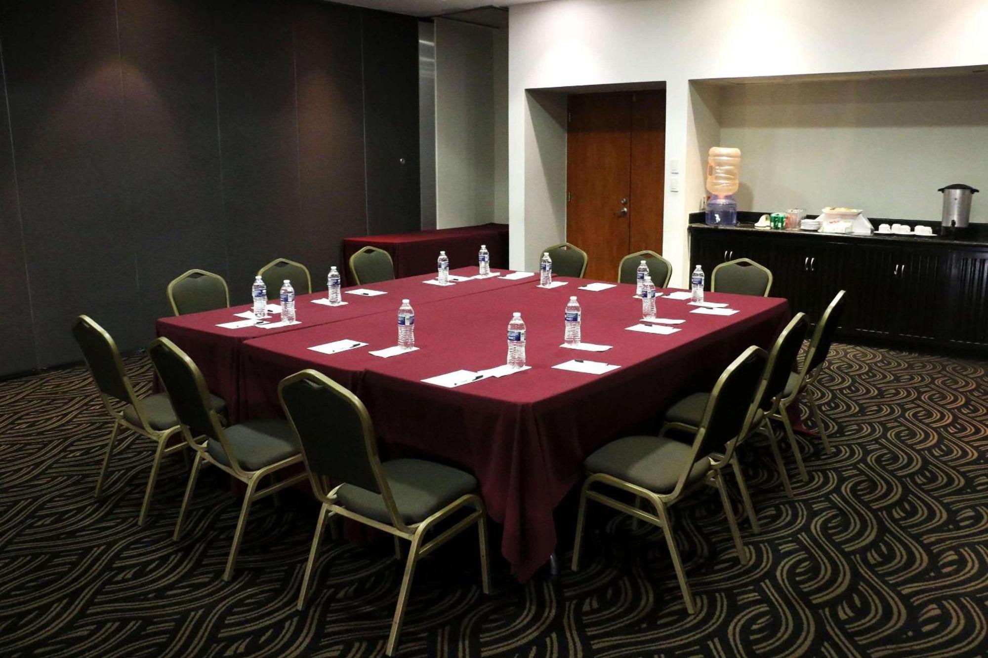Radisson Poliforum Plaza Hotel León Exterior foto