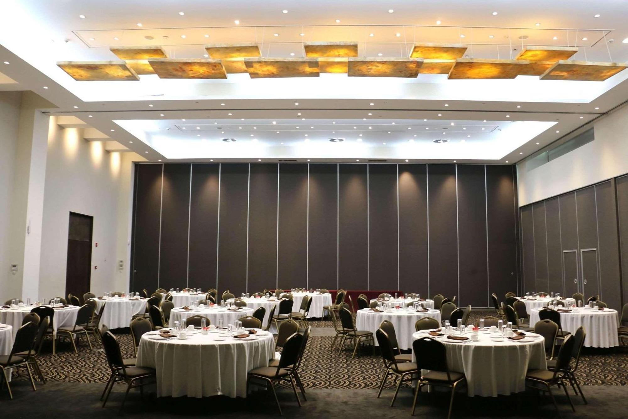 Radisson Poliforum Plaza Hotel León Exterior foto